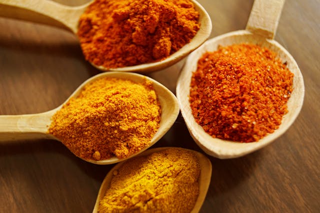 Harnessing the Golden Glow: Turmeric's Transformative Benefits for Skin
